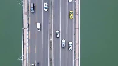 4K航拍重庆黄花大桥交通车流视频的预览图